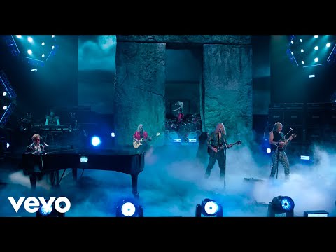 画像: Spinal Tap - Stonehenge ft. Elton John (Official Video) www.youtube.com