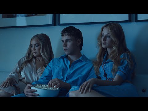 画像: The Kid LAROI - SHE DON'T NEED TO KNOW (Official Video) www.youtube.com