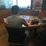 画像: ご褒美考えてはる背中。