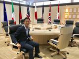 画像: 「JAPAN」の席には、実際に座ることもできます。