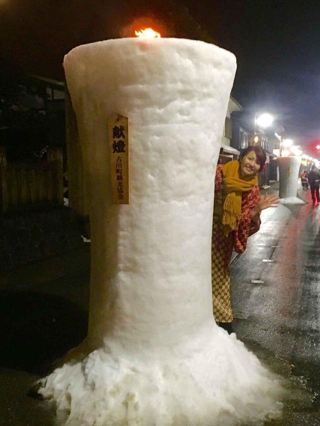 画像: 2mある巨大雪像ろうそく!167cmの私も珍しく小さく見えます!
