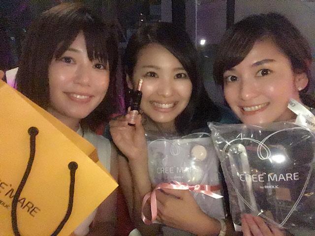 画像: 月生まれの3人。毎年恒例の「己を祝う会」開催です。 「ルーフトップバルコニー」なるお洒落なお店に惹かれて、真夏の夜風に吹かれていました。