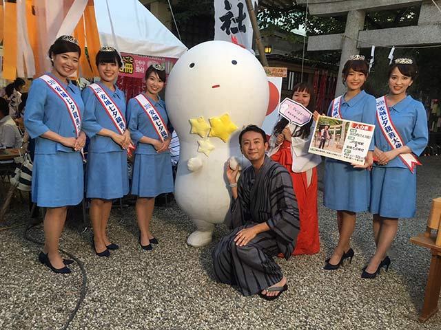 画像: 公式キャラクター「きーぼー」と通訳・みことさん、 そして安城七夕親善大使のみなさんと。爽やかなひととき。