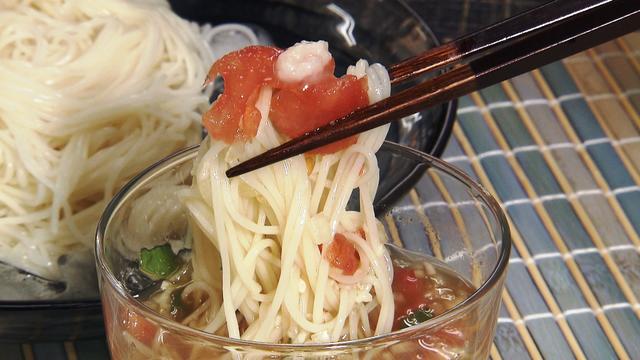 画像6: いつものめんつゆにチョイ足し!
「トマトつゆ」で味わう新感覚そうめん