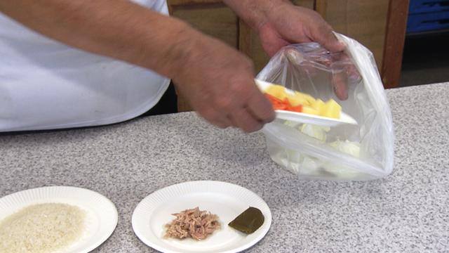 画像4: 災害時に役立つ「ポリ袋調理法」 カレーライス&ツナじゃがに挑戦!!