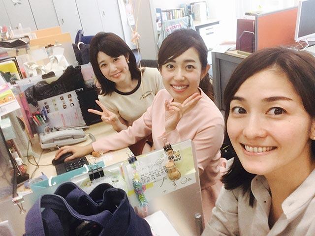 画像: デスクは、わたし、なっちゃん、ゆいちゃんで隣同士でした^^