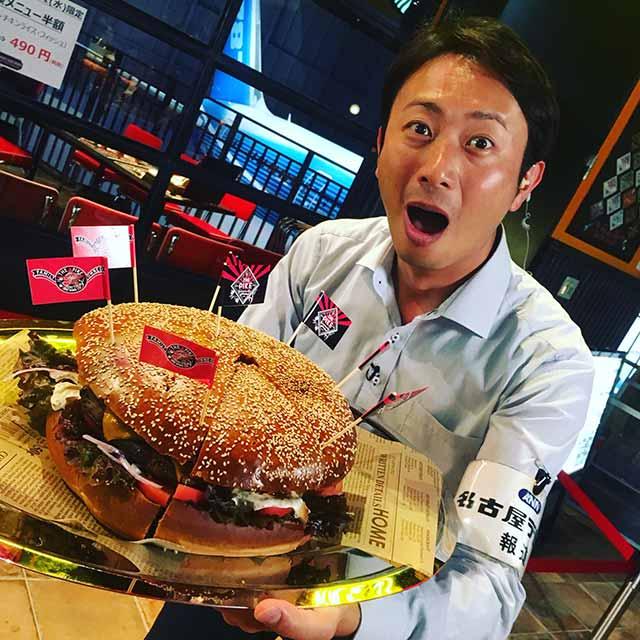 画像: 1.2キロのパティを使った「ビッグハンバーガー」! お値段も1万238円(税込・要予約)とビッグサイズ