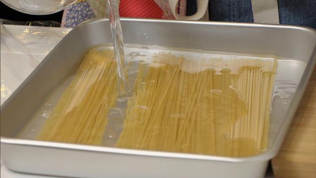 画像2: ちょっと意外な方法で、乾麺がもっちもちパスタに大変身!?
「超お手軽!ロバート馬場ちゃんの楽楽ごはん」