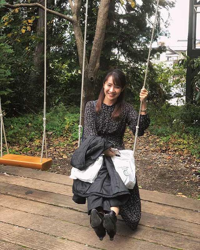 画像: パン購入後にブランコでゆらゆら。