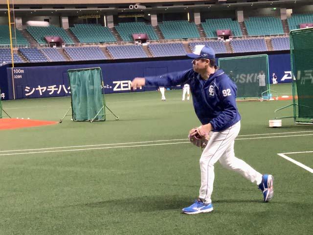画像: おまけ。与田監督のキャッチボール!
