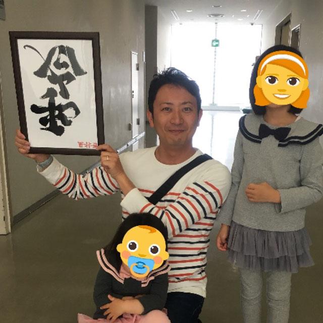 画像: 官房長官スタイルで(笑)