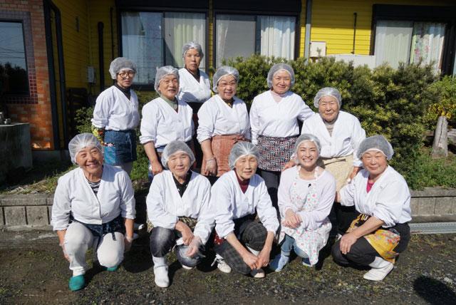 画像: 三重県桑名市の「すし工房なばな」の皆さん! とっても楽しんで仕事をしている姿から、元気をたっぷりもらいました!