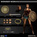 画像4: ワン12コレクティブ 「ワンダーウーマン」
ワンダーウーマン 1/12 アクションフィギュア
2017年11月~2018年1月発売