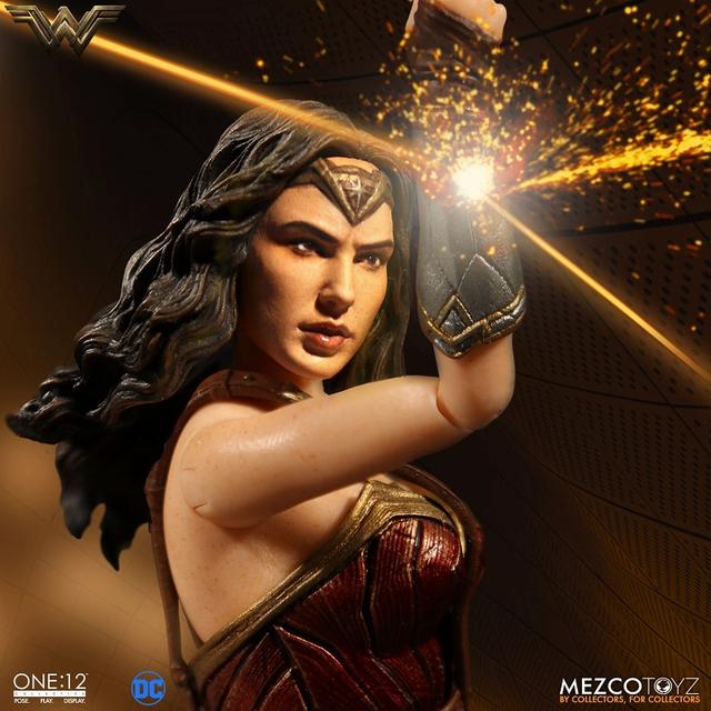 画像2: ワン12コレクティブ 「ワンダーウーマン」
ワンダーウーマン 1/12 アクションフィギュア
2017年11月~2018年1月発売
