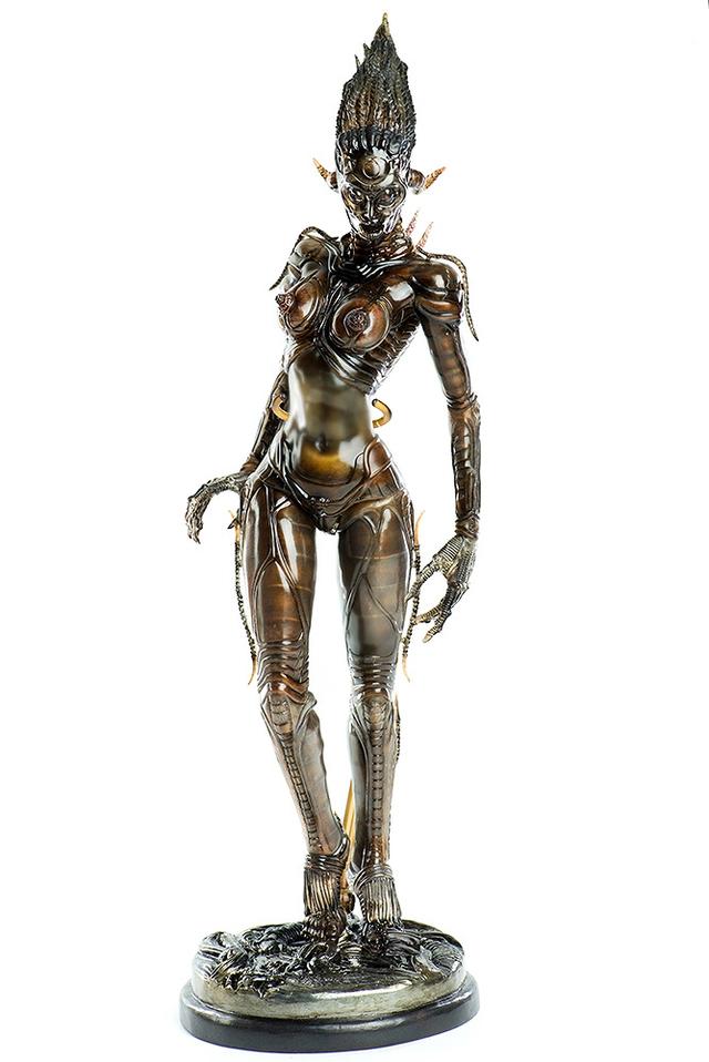 画像1: 美しくもグロテスクな女性型エイリアン「シル」が1/6スケールで可動フィギュア化!