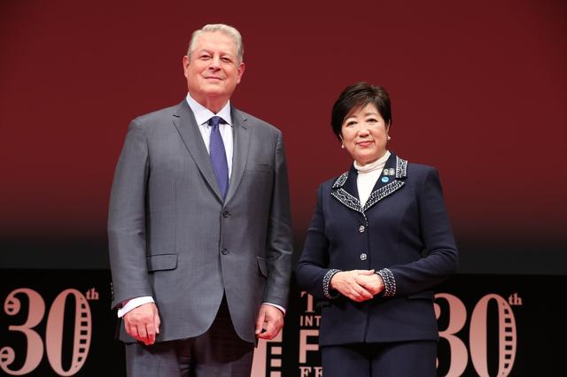 画像: ゴアと小池都知事(C) 2017 Paramount Pictures. All Rights Reserved.