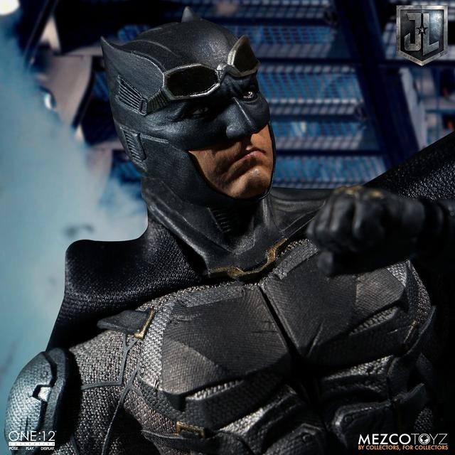 画像5: 『ジャスティス・リーグ』に登場したタクティカルスーツのバットマンを、質感やディテールを再現したフィギュアが登場!