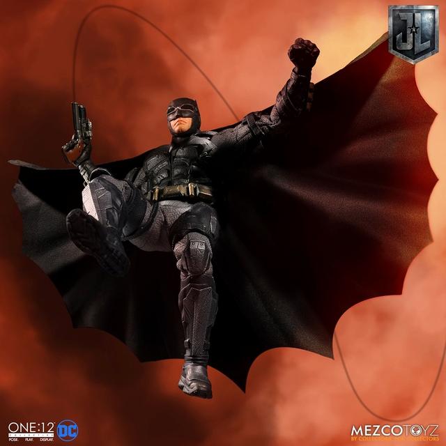 画像3: 『ジャスティス・リーグ』に登場したタクティカルスーツのバットマンを、質感やディテールを再現したフィギュアが登場!