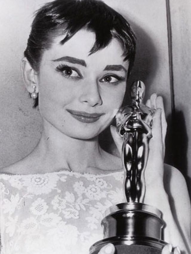 画像5: オードリー・ヘプバーン/「ニュース・ペーパー」シカゴ・デイリー他(1954年3月26日付)第26回アカデミー賞発表