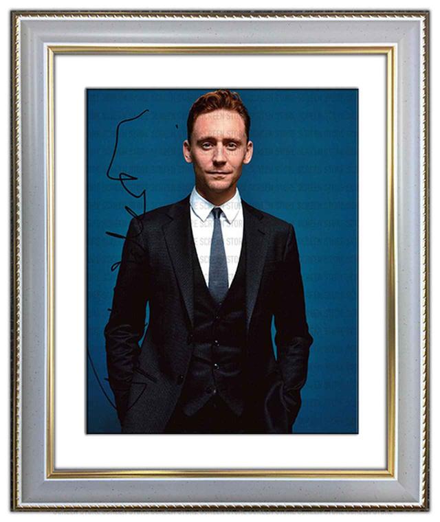 画像: 【トム・ヒドルストン】 サイン(リプリント)入り額装ポートレート