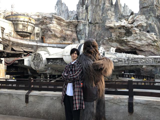 画像: 左:番組案内役の中島裕翔(Hey! Say! JUMP)
