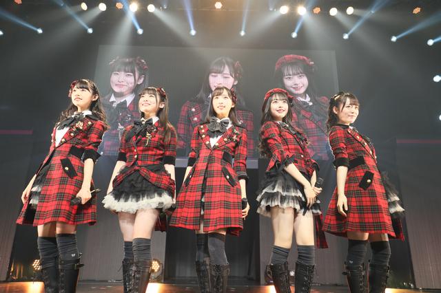 画像: 左から山内瑞葵・久保怜音・小栗有以・大盛真歩・西川怜 ©AKS