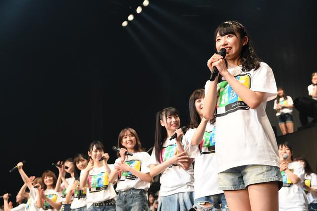画像: 57thシングルのセンターに抜擢された山内瑞葵(右) ©AKS