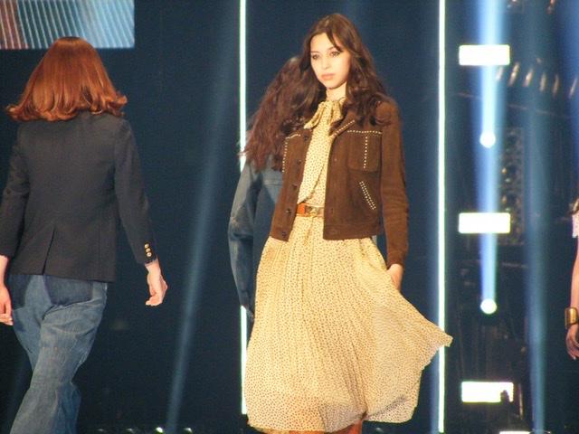 画像1: トップバッターは中条あやみ、三吉彩花や新木優子らがランウェイに登場