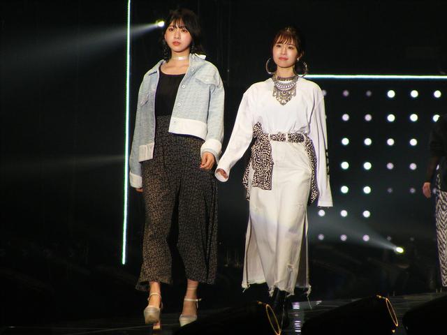 画像: 左:富田鈴花(日向坂46)、右:松田͡好花(日向坂46)