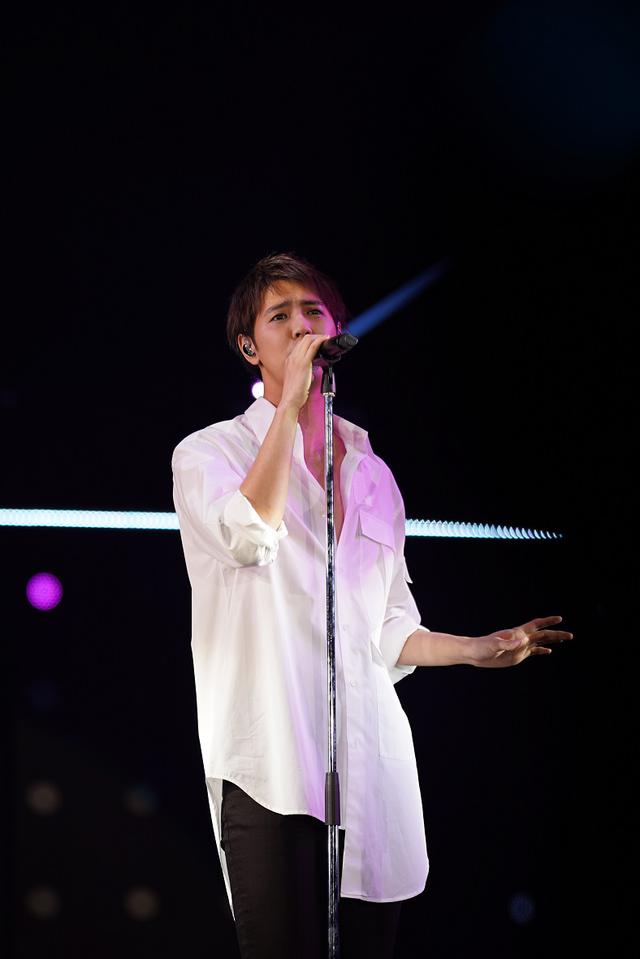 画像: ©マイナビ TOKYO GIRLS COLLECTION 2020 SPRING/SUMMER 自身のソロ曲『Possible』を熱唱する片寄涼太(GENERATIONS from EXILE TRIBE)