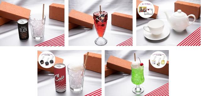 画像: 左上から:滑り落ちたBLACKコーヒー、 赤と黒のクラッシュソーダ、 工藤家のお茶会 左下から:「フタを開けろ…開けるんだキャメル…」コーラフロート、 安室透の買い出しクリームソーダ (C)青山剛昌/小学館・読売テレビ・TMS 1996 (C)2020 青山剛昌/名探偵コナン製作委員会