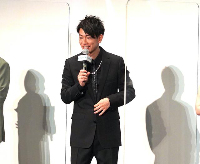 画像1: 朝ドラ1話分のスタンディングオベーション!細田守監督がカンヌでの反響をリポート『竜とそばかすの姫』初日舞台挨拶