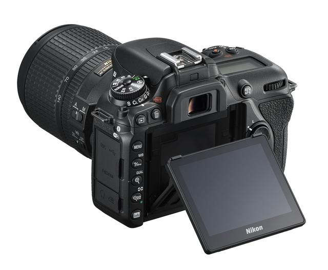 画像: ▲3.2型TFT液晶モニターは約92.2万ドット(VGA)のタッチパネルを方式。ライブビュー撮影時のタッチAFやタッチシャッターが可能。2軸のチルト機構を採用し、ハイアングルやローアングルに対応。小型・軽量ボディと相まって撮影の自由度が広がる。 www.nikon-image.com