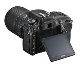 画像: ▲3.2型TFT液晶モニターは約92.2万ドット(VGA)のタッチパネルを方式。ライブビュー撮影時のタッチAFやタッチシャッターが可能。2軸のチルト機構を採用し、ハイアングルやローアングルに対応。小型・軽量ボディと相まって撮影の自由度が広がる。 www.nikon-image.com