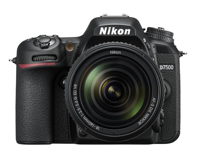 画像: ▲キットレンズとなるAF-S DX NIKKOR 18-140mm/f3.5-5.6G ED VRを装着した状態のニコンD7500。 http://www.nikon-image.com/products/slr/lineup/d7500/