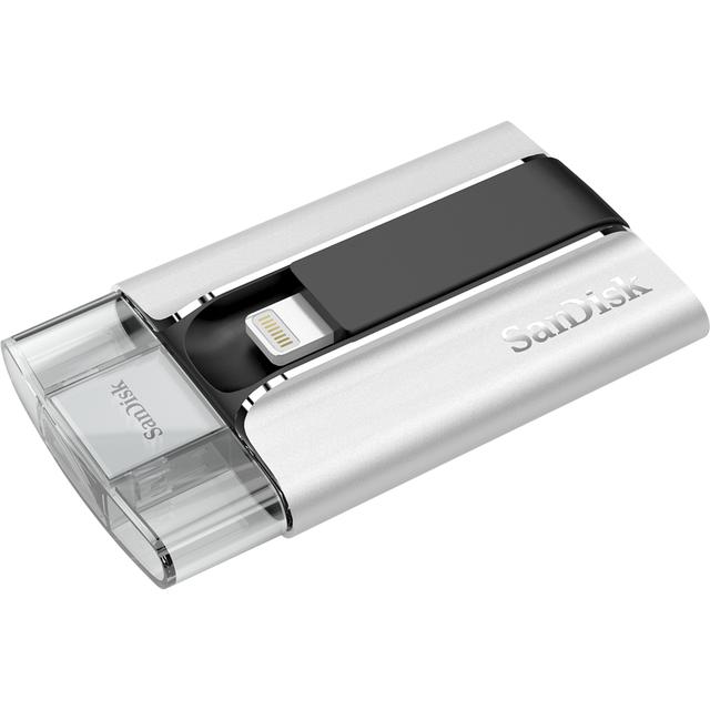 画像: ▲iXpandの本体はとても小型・軽量。中央部のLightningコネクタを起こして、iPhone に接続する。iXpandで保存したデータはUSBを介してパソコンなどに転送することも可能。 www.sandisk.co.jp