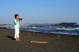 画像: ほぼ毎日、地元の海岸を散策し撮影をする大門さん。