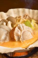 画像: ▲青森市安方の名店「三ツ石」にて「帆立貝焼き味噌」。香り、色、食感、お味に魅了されました。お値段は500円。 ■140mm(35mm焦点距離210mm相当) 絞りF 1 1 1 / 8 0 秒 W B:AUTO1 ISO400 スピードライトSB-5000使用