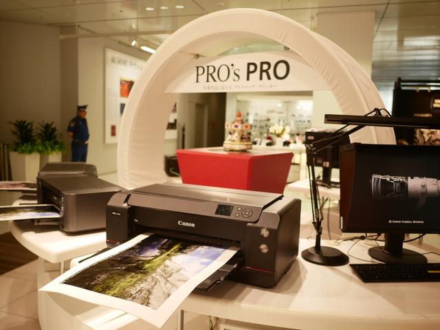 画像: インクジェットプリンターとコンパクトフォトプリンターの最新ラインアップが展示されている。入り口横にはコンパクトデジタルカメラとデジタルビデオカメラの最新ラインアップを展示されていたんですが写真を撮り忘れ。