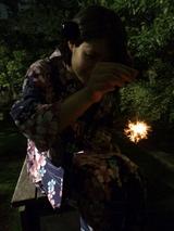 画像: 火花の小さい線香花火。さて、その撮影術とは…