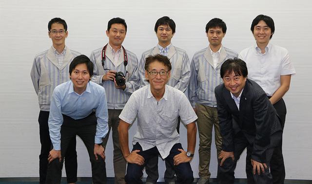 画像: 後列左より【電気システム担当】小野寺弘晃氏(ICP第二開発センター)【ボディ&メカ担当】小島 裕氏(ICP第二開発センター)【画像処理担当】白井邦宏氏(ICP統括第二開発センター)【デュアルピクセル担当】工藤圭介氏(ICP統括第二開発センター)【EFレンズ商品企画担当】島田正太氏(ICP第一事業部)。 前列左より【EFレンズ商品企画担当】山口聖吾氏(ICP第一事業部)【インタビュアー】諏訪光二氏(写真家)【カメラ商品企画担当】立花 淳氏(ICP第二事業部)。