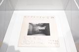 画像: ▲1971年に発行された1000部限定の処女写真集「センチメンタルな旅」も展示されている。