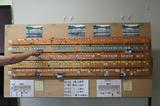 画像: 高知競馬場の特観席はなんと400円!手作りっぽいザブトンはいいとして、イスも机も小さく、ずっと座っているのは辛いです。ガラガラでしたけど。
