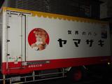 画像: 山パンのトラック。いろいろアングルを変えたけどダメ。春のパン祭りまで待とう。