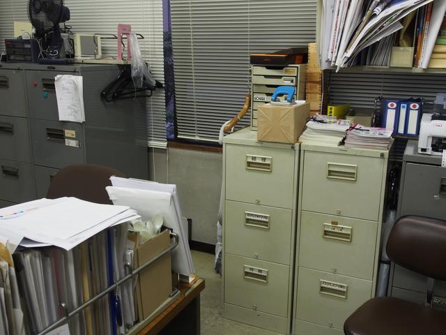 画像: とあるオフィス(弊社)のなんでもない場所。中央右部分に大きな枠と小さな枠が交互に出現。これですよ、これ。
