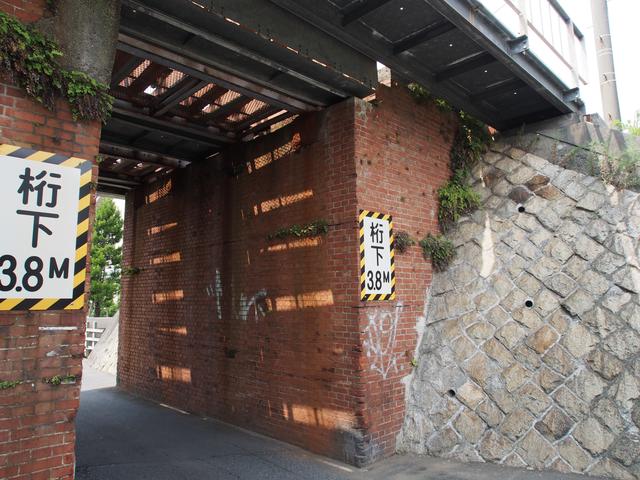 画像: 落ち武者が出そうなトンネル。ショボくてすいません。船橋なんで。この手はやっぱり鎌倉とか行かなきゃダメでしょうね。