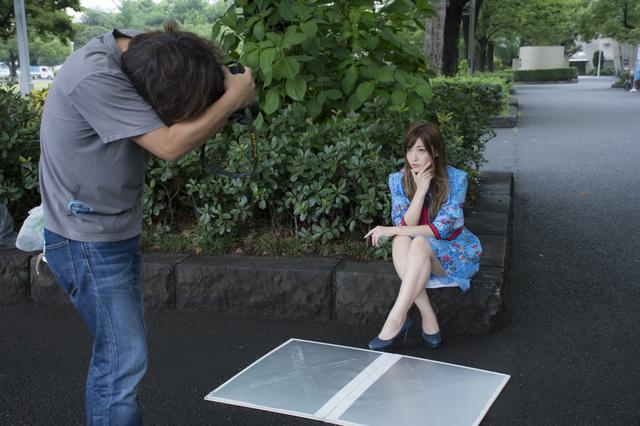 画像: ▲雨模様の撮影当日、いかに光を巧みに使うかという点も河野さんの状況撮影からヒントを得てください。■状況撮影:松下茜