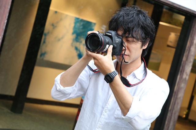 画像: ▲吉田さんの写真は何気ない日常の風景から、現代社会の様々な問題を提起している。 www.bs-asahi.co.jp