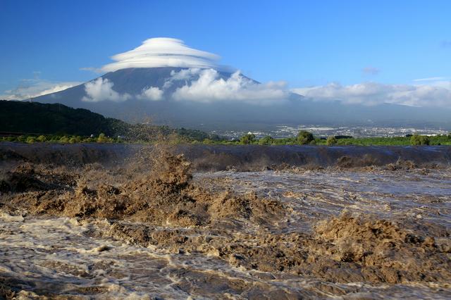 画像: ▲第11回グランプリ「台風一過」。撮影者:伊藤清治氏。撮影日:平成27年9月9日。 fujisan-kkb.jp