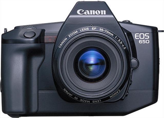 画像: ▲1987年3月に発売された「EOS 650」。EOSシリーズの初号機だ。